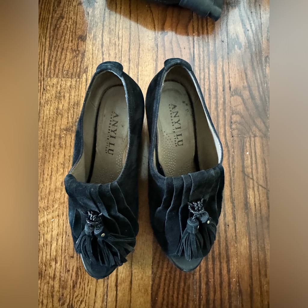 Size 8 Anyi Lu Suede Black Tasseled Wedge